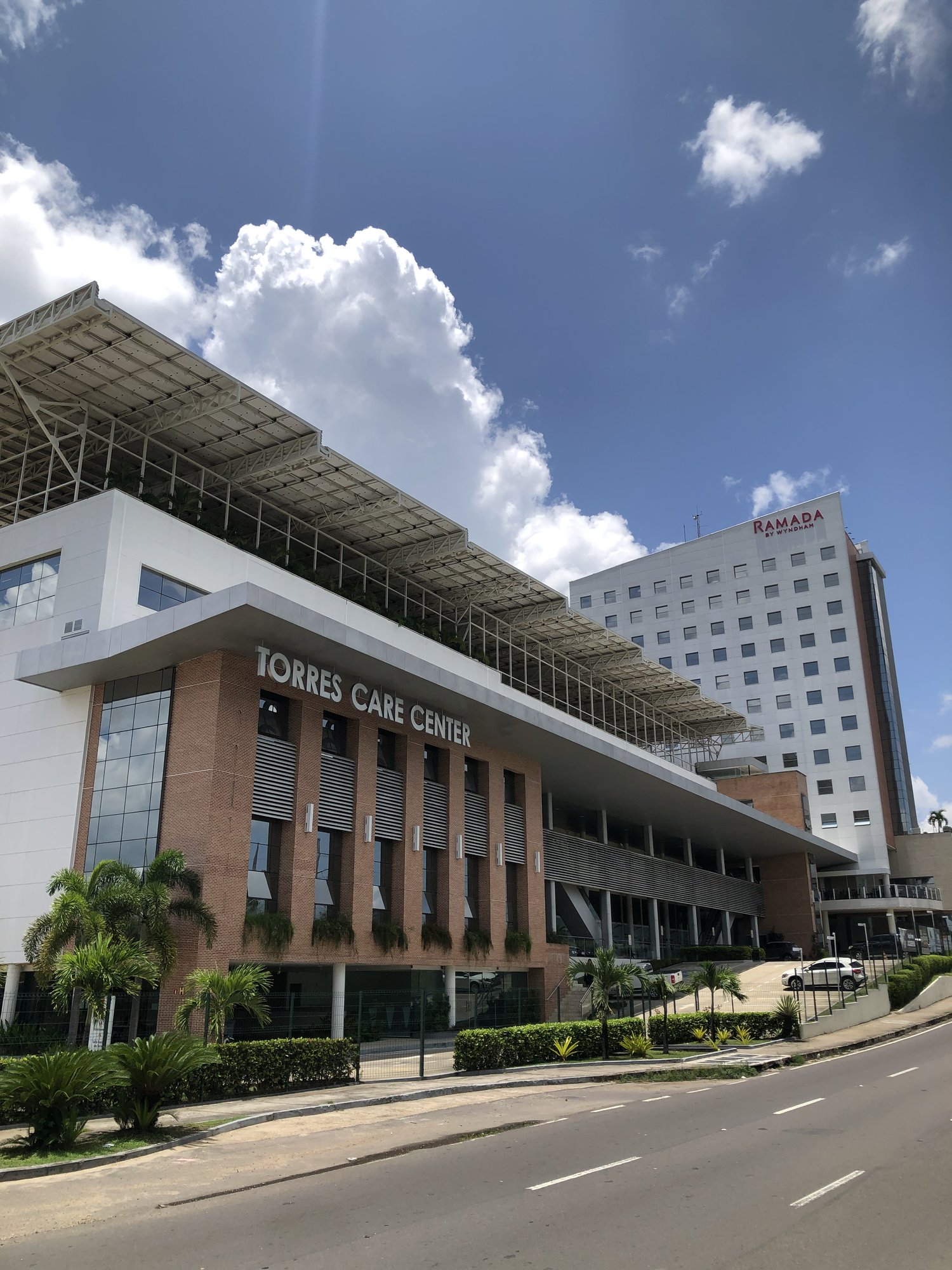 Fachada Torres Care Center e Hotel Ramada
